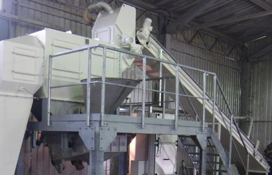 Semi auto Bag emptying system